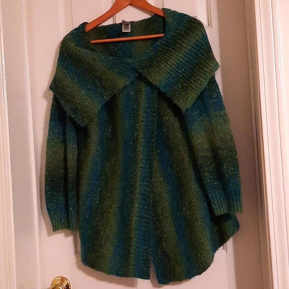 Cool Tones Blues and greens Sweater  Sz large alpaca, mohair mix fabric